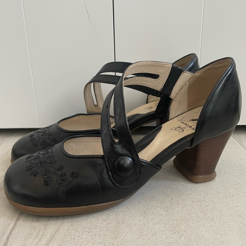 Elegant Black Leather Women's Shoes
